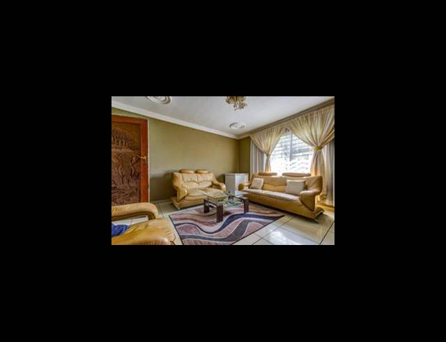 10 BEDROOM HOUSE FOR SALE IN KEMPTON PARK WEST